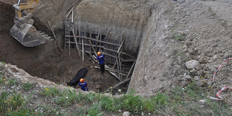 Göçük altında kalan 70 yaşındaki işçi hayatını kaybetti