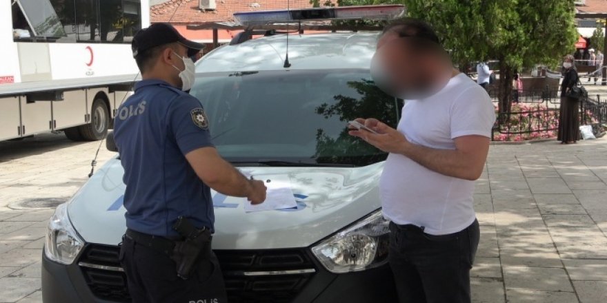 Denizli'de polis maske takmayanlara göz açtırmadı