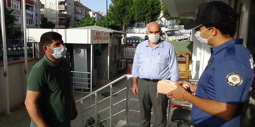 Pendik'te sokakta bulduğu cüzdanı polise teslim etti