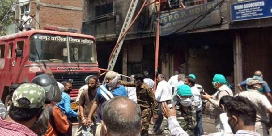 Hindistan'da boya dükkanında yangın: 4'ü çocuk, 7 kişi öldü