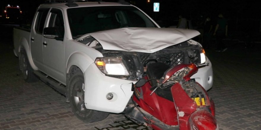 Motosiklet otomobile ok gibi saplandı: 1 ölü