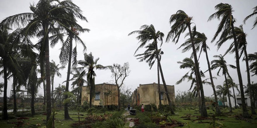 Hindistan ve Bangladeş'i vuran Amphan Kasırgası bilançoyu arttırıyor