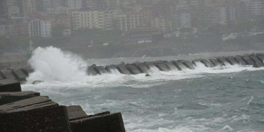 Zonguldak'ta şiddetli fırtına etkili oldu