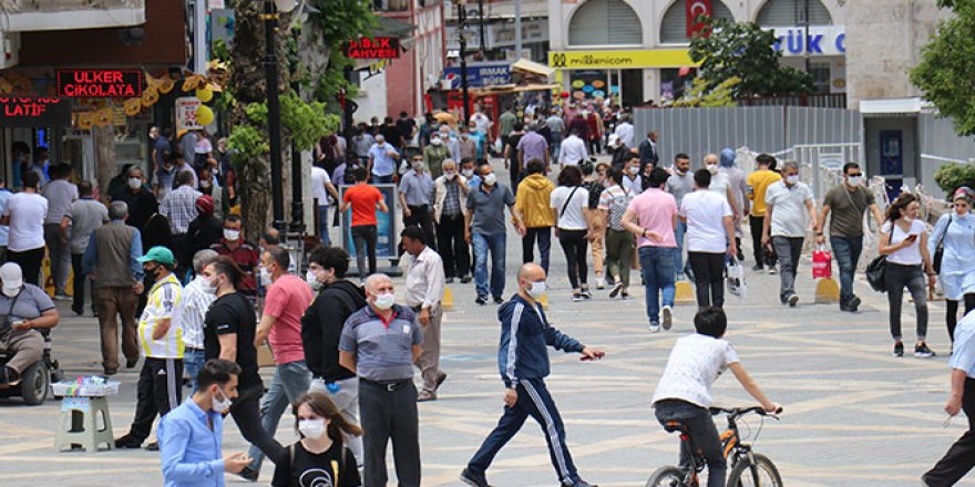 Kısıtlama kararı bayram alışverişini olumsuz etkiledi