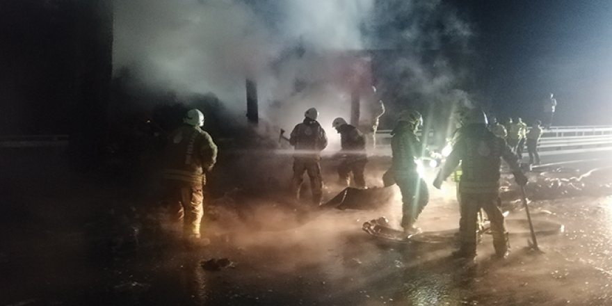 Kuzey Marmara Otoyolu'nda medikal maske yüklü tır dorsesinde yangın