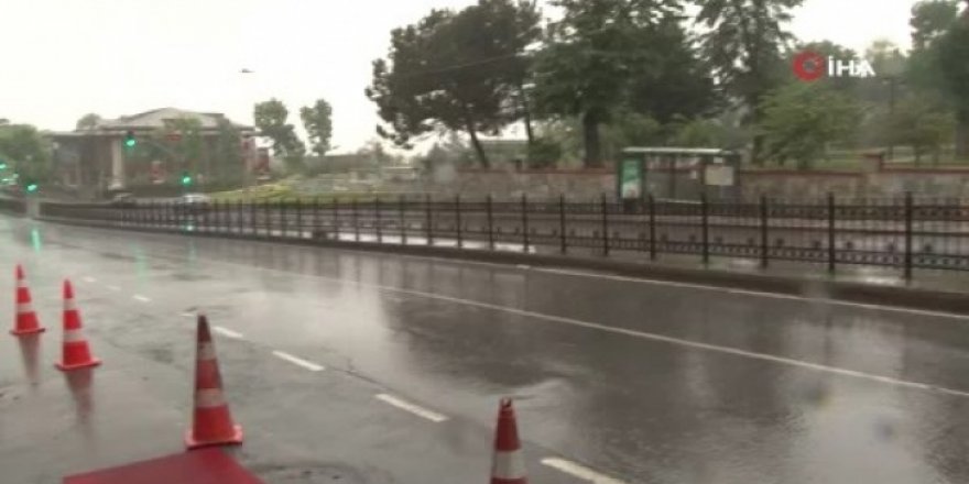 İstanbul Anadolu Yakası'nda yoğun yağış etkili oldu