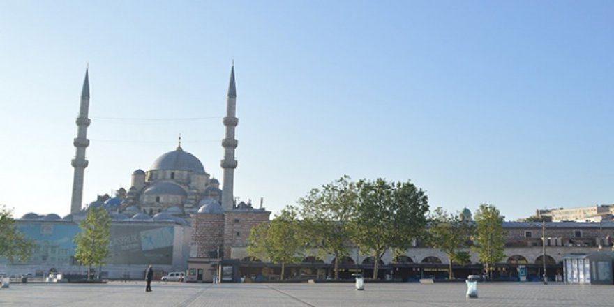 İstanbul'da meydanlar ve yollar boş kaldı