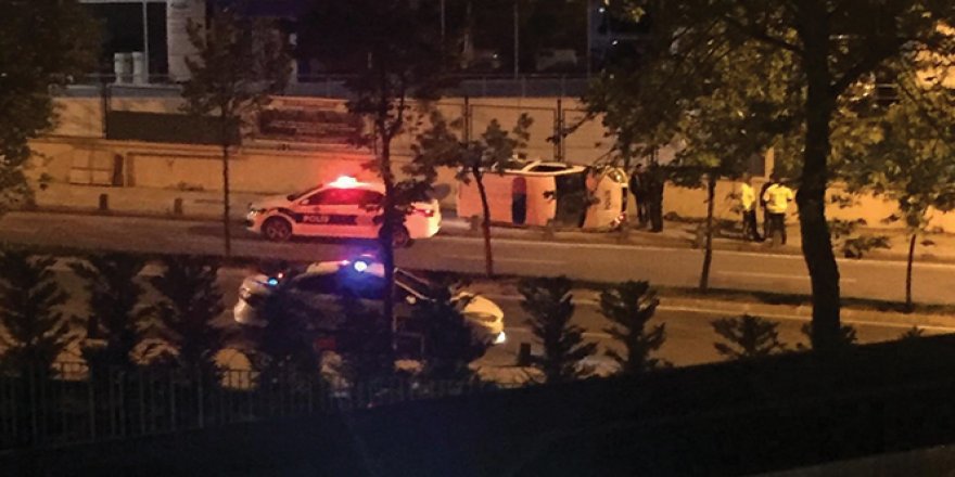 Sancaktepe'de korkutan kaza; Polis aracı yan yattı