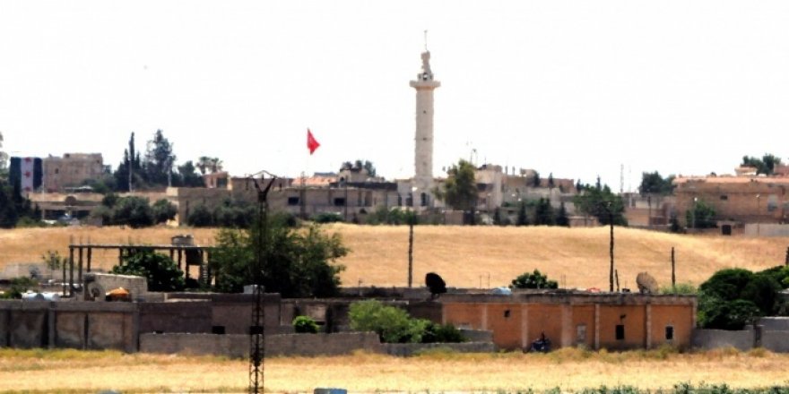 Tel Abyad'a iki Türk bayrağı asıldı