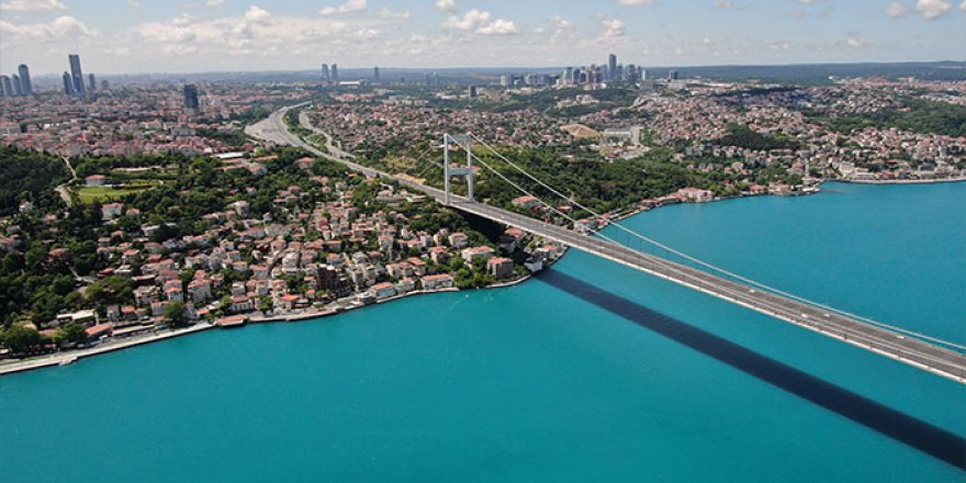 Turkuaza bürünen İstanbul Boğazı havadan görüntülendi