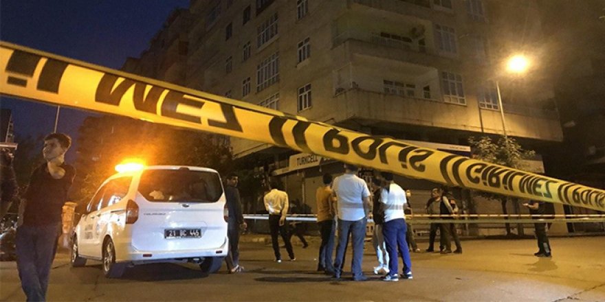Diyarbakır'da binanın kolonları çatladı, 3 bina tedbiren boşaltıldı
