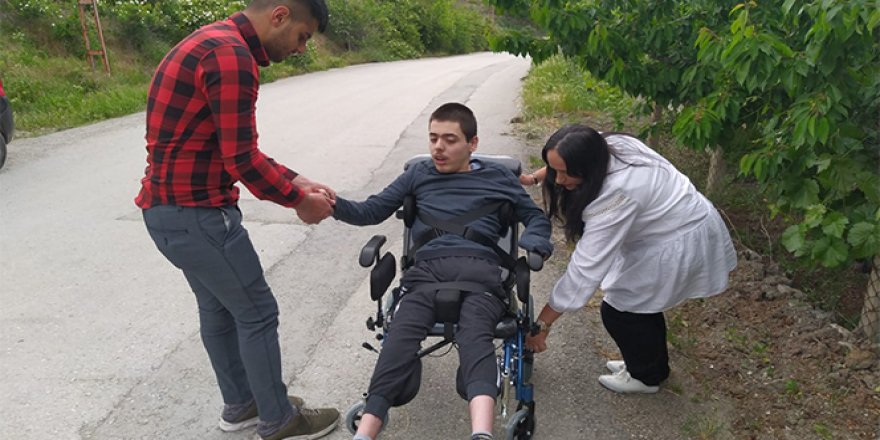 Gurbetçi vatandaştan engelli Yusuf'a tekerlekli sandalye