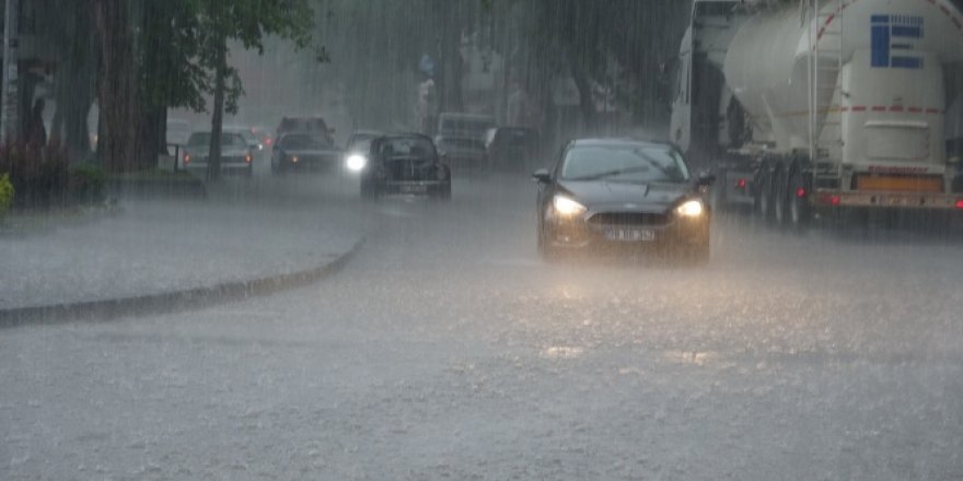 Zonguldak'ta sağanak yağış hayatı olumsuz etkiledi