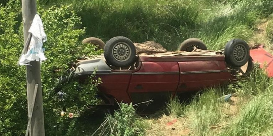 Tufanbeyli'de otomobil şarampole uçtu, sürücü yaralı kurtuldu
