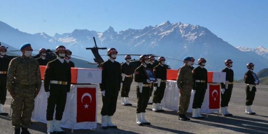 Hakkari'de şehit olan 2 asker için tören düzenlendi