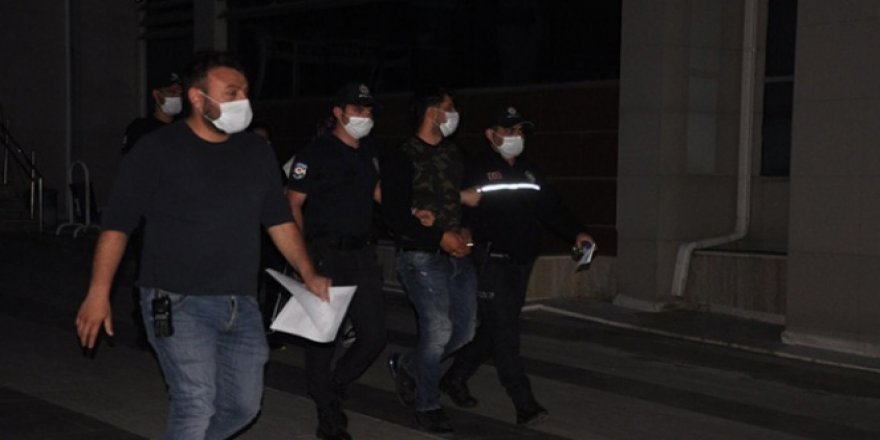 İzmir'de çok sayıda suçtan aranan 2 kişi yakalandı