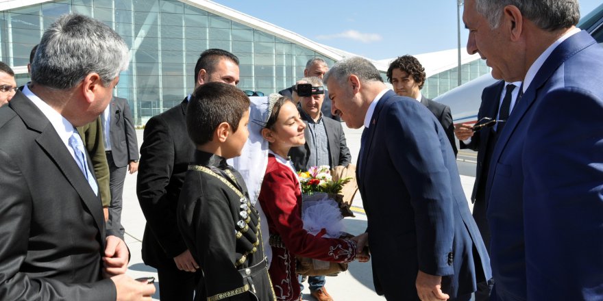 Bakan Arslan, "Bakü-Tiflis-Kars Demiryolu Hattı haziranda hizmete girecek"