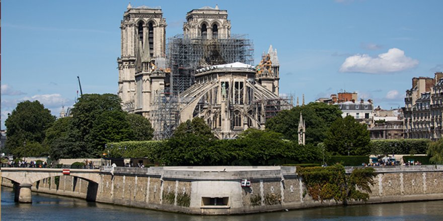 Notre Dame Katedrali'nin avlusu yangından sonra ilk kez halka açıldı