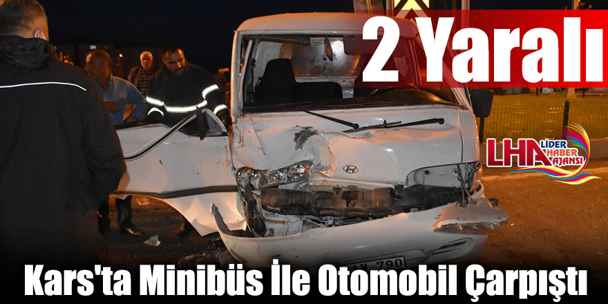 Kars'ta Minibüs İle Otomobil Çarpıştı: 2 Yaralı