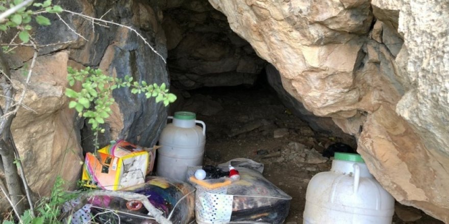 Siirt'te PKK'lı teröristlere ait yaşam malzemesi ele geçirildi