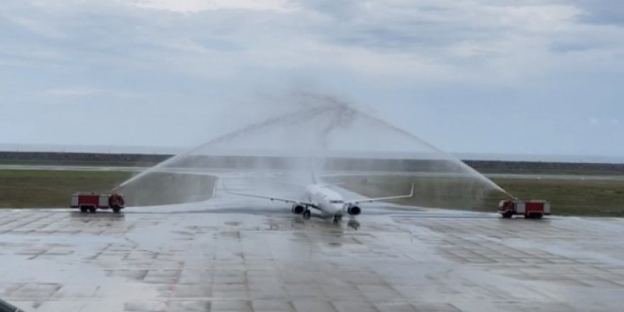 Ordu-Giresun Havaalanı'ndaki ilk uçak seferine sulu karşılama