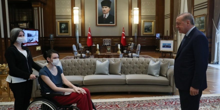 Cumhurbaşkanı Erdoğan, milli voleybolcu Meltem Çetin'i kabul etti