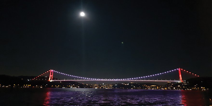 İstanbul'daki dolunay manzarası göz kamaştırdı