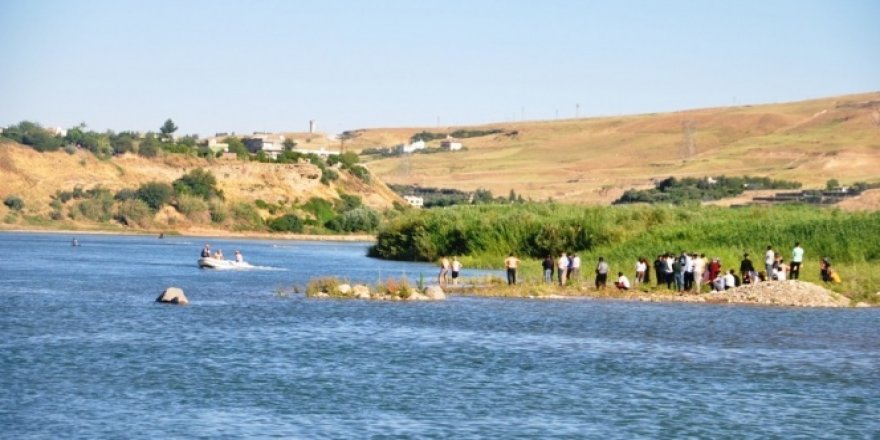 Cizre'de Dicle Nehrine giren 2 kardeşten biri öldü, diğeri kayboldu