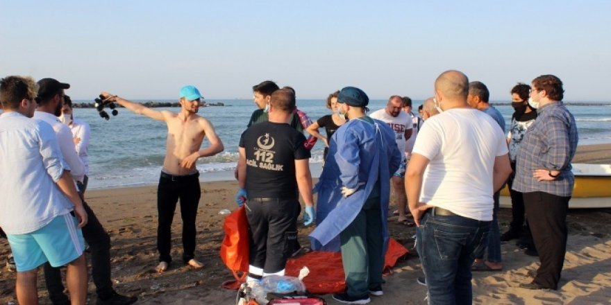 Karasu'da denize giren 2 yabancı uyruklu arkadaş boğuldu