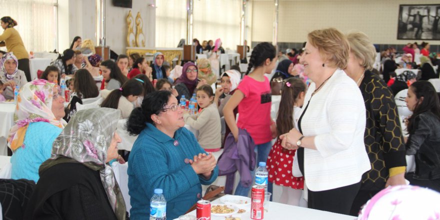 Kars Belediyesi’nden Anneler Günü Etkinliği