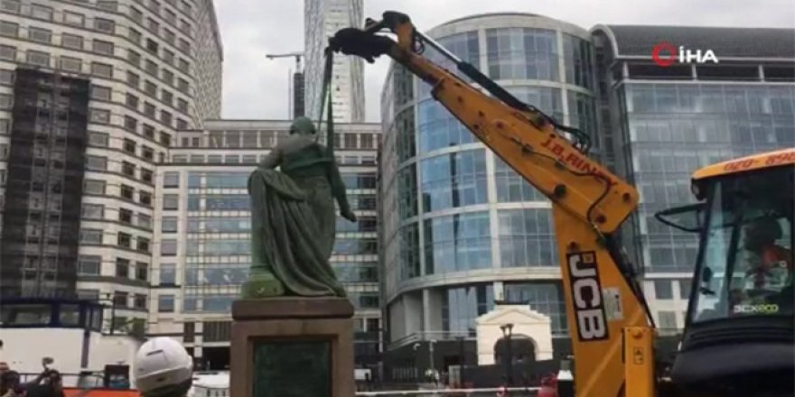 İngiltere'de ikinci köle tüccarına ait heykel kaldırıldı