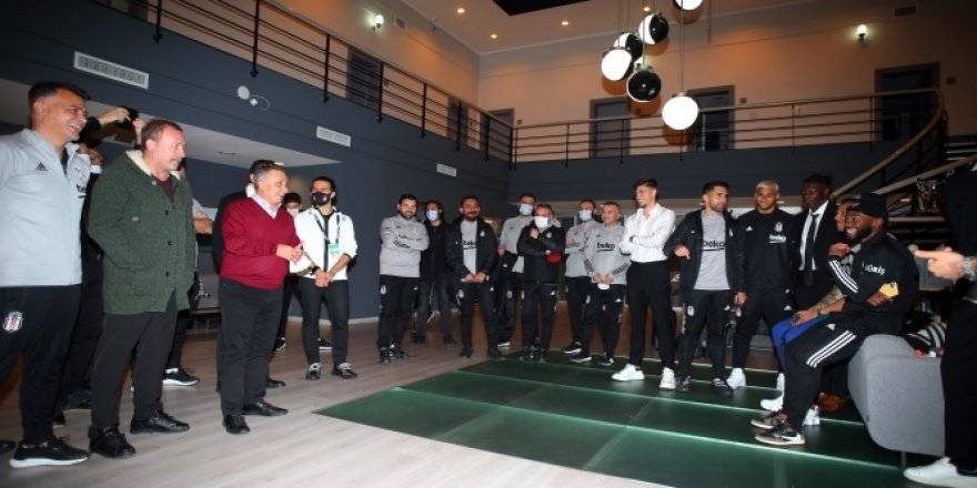 Ahmet Nur Çebi, takımı kutladı