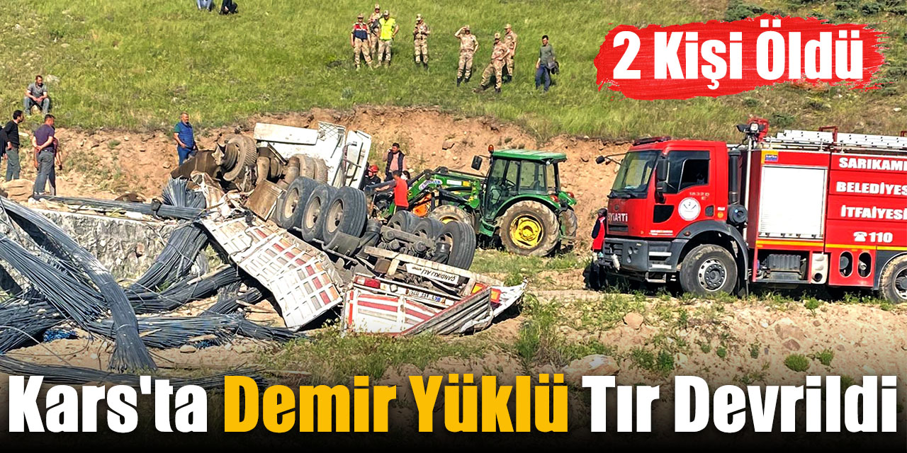 Kars'ta demir yüklü tır devrildi, 2 kişi öldü