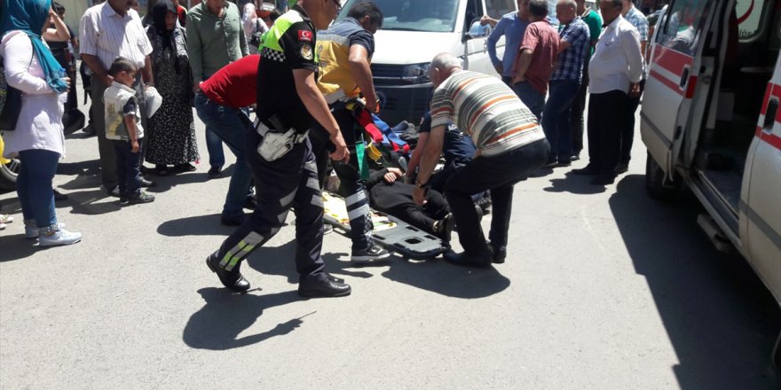 Kars'ta trafik kazası 2 yaralı