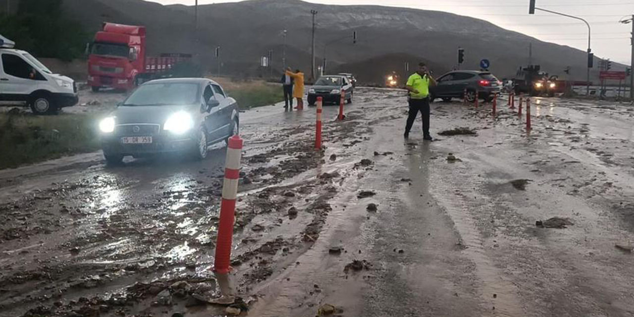 Kağızman'da Yağan Yağmur ve Dolu Sele Neden Oldu