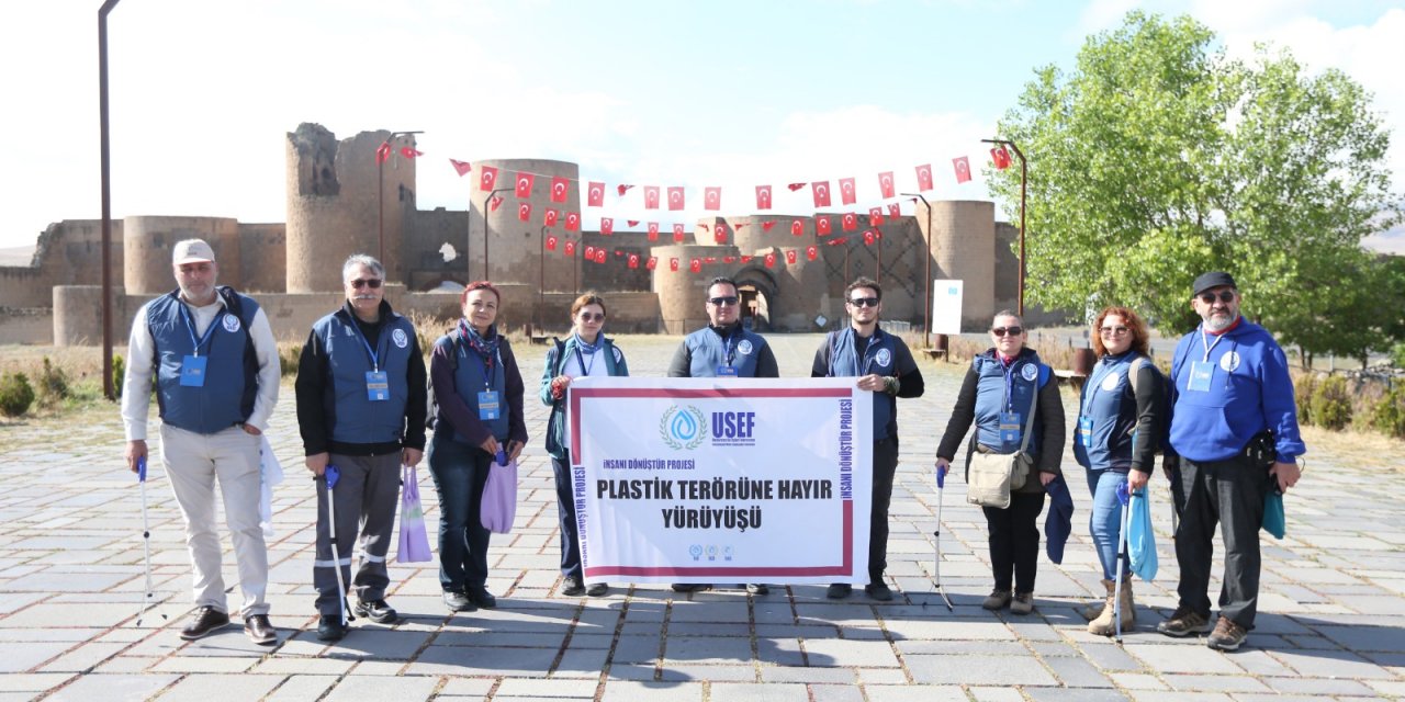 Kars'tan Edirne'ye plastik çöp toplama yürüyüşü Ani Ören Yeri'nden başladı