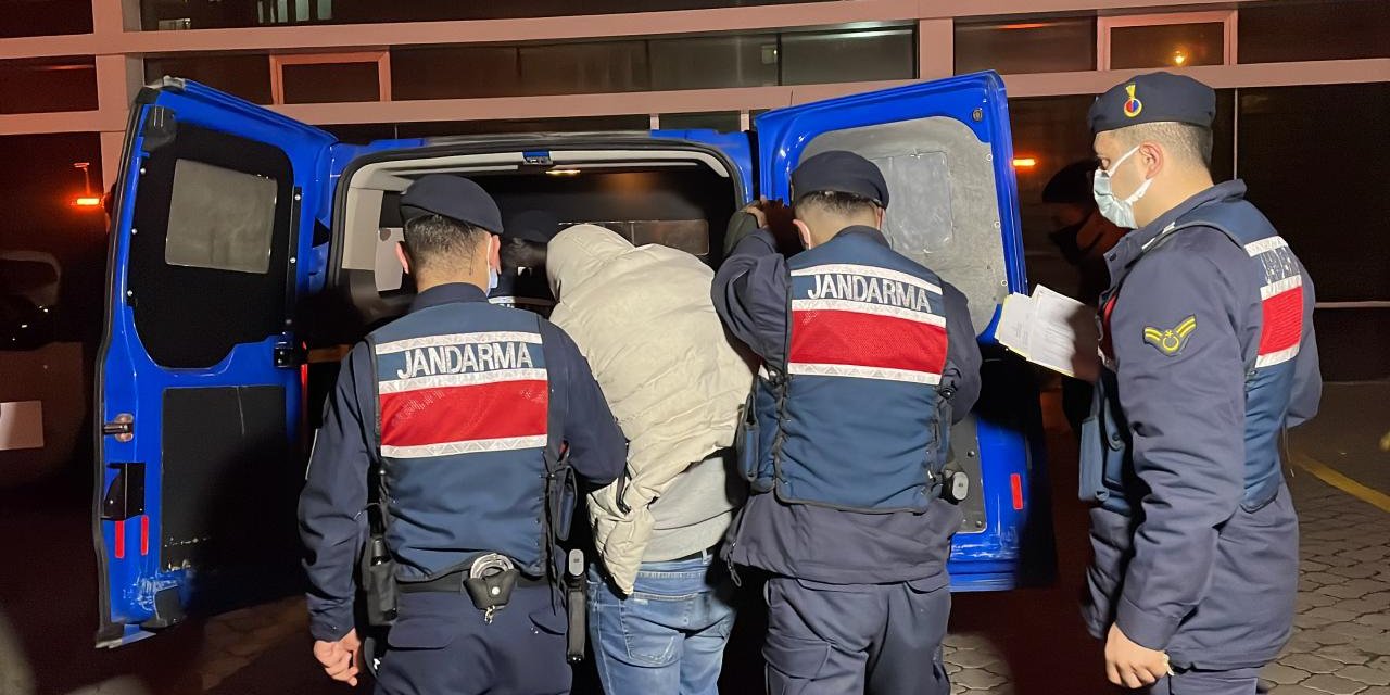 Kars'ta çalıntı hayvanları satmaya çalışan 2 kişi yakalandı