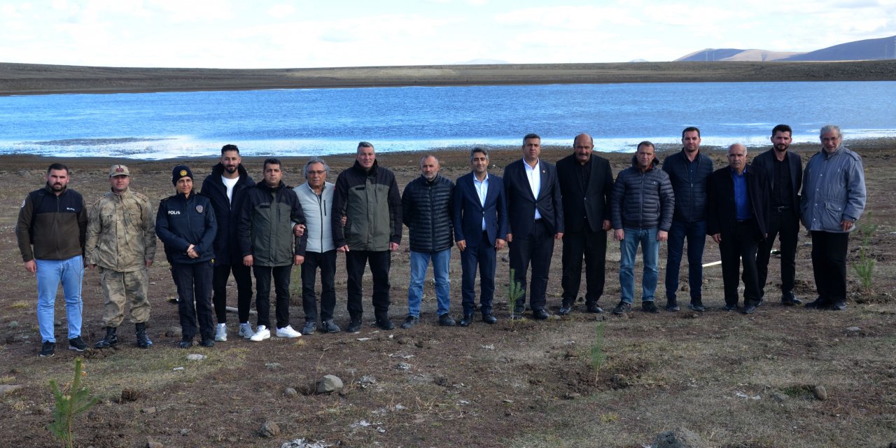 Kars'taki Asboğa Gölü çevresine yaban kuşları için 100 fidan dikildi