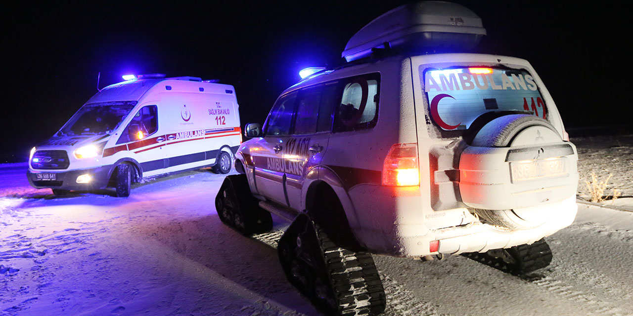Kars'ta Kaynar Suyla Yanan Çocuk Paletli Ambulansla Hastaneye Ulaştırıldı