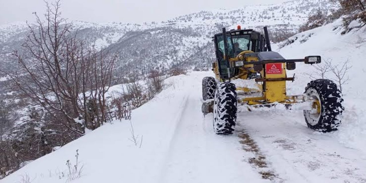 Kars’ta kar 17 köy yolunu kapattı