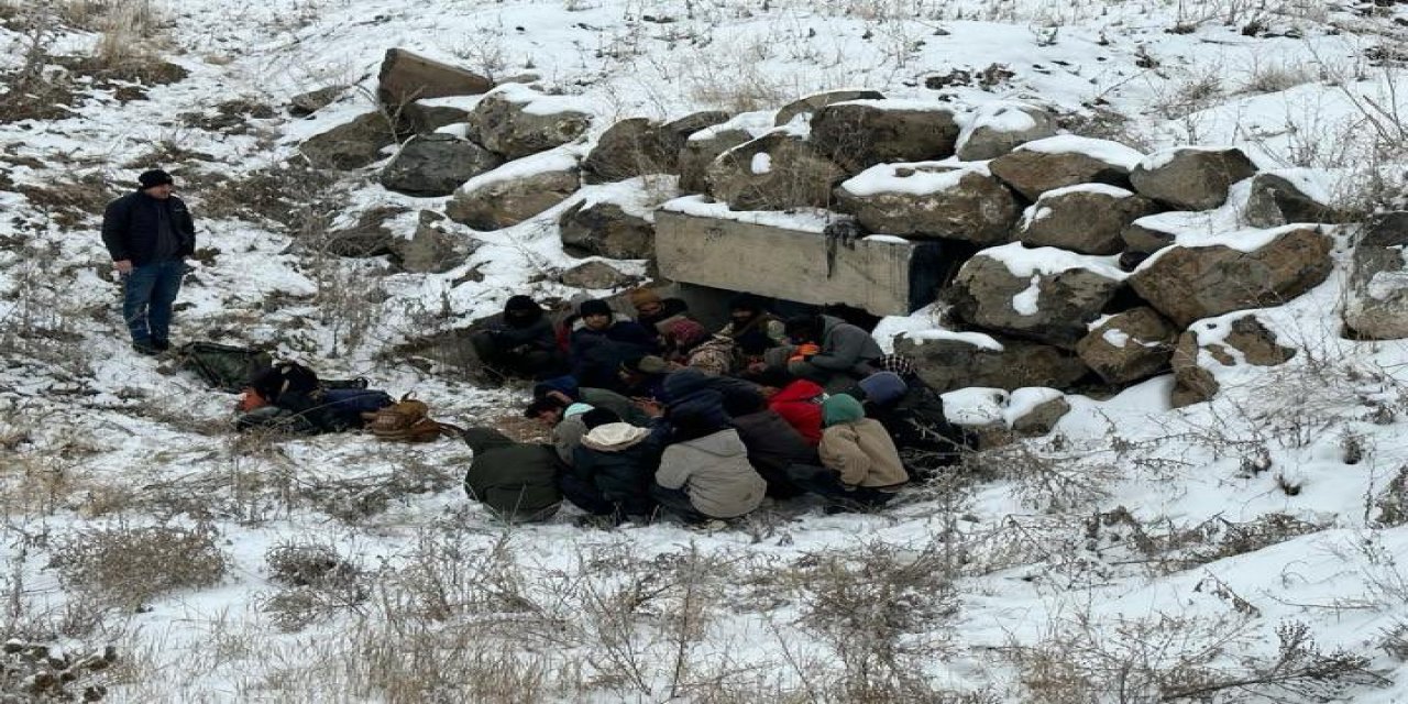 Kars’ta 24 düzensiz göçmen yakalandı
