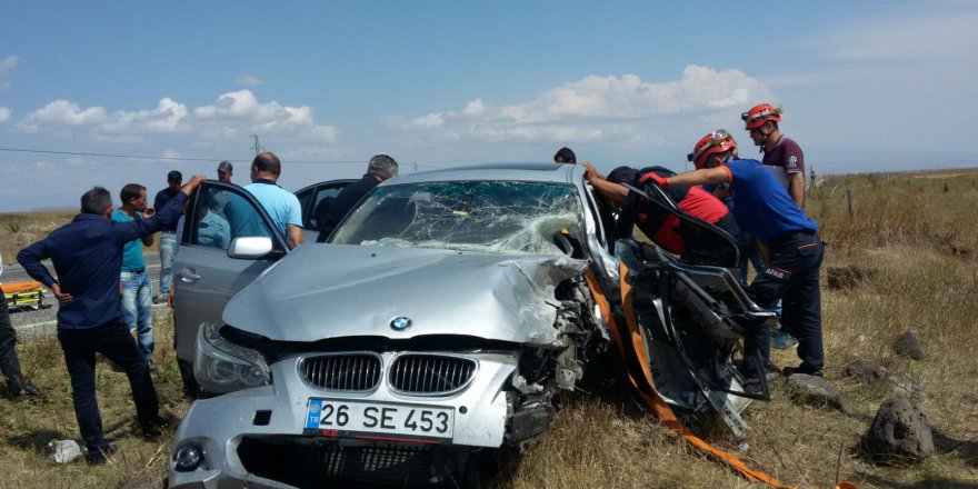 Kars Ani Yolunda Facia 1 ölü, 4 yaralı