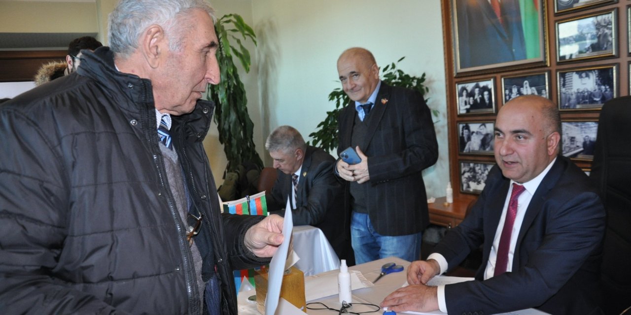 Kars’ta Azerbaycanlılar Cumhurbaşkanı seçimi için oy kullanıyor