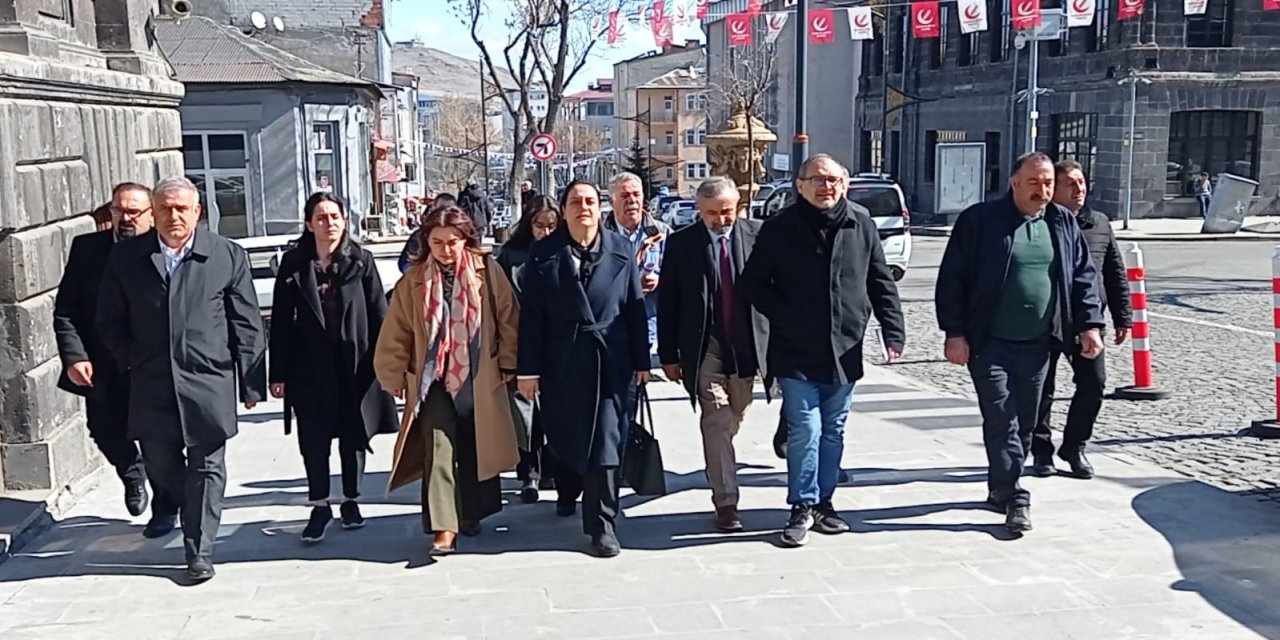 Derman ve Karahancı, Belediye personelini ziyaret etti