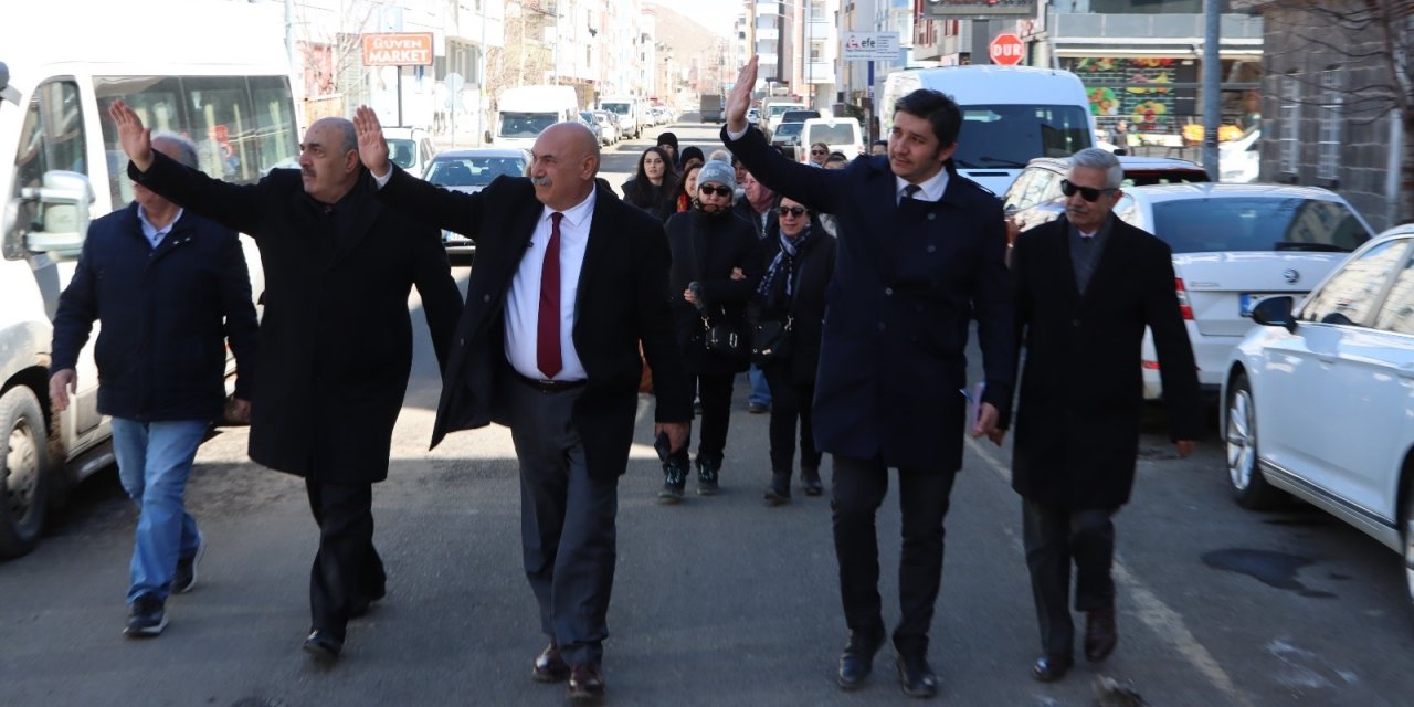 CHP Adayı Gültekin : "1 Nisan günü Kars’ta hizmet belediyeciliği başlayacak"