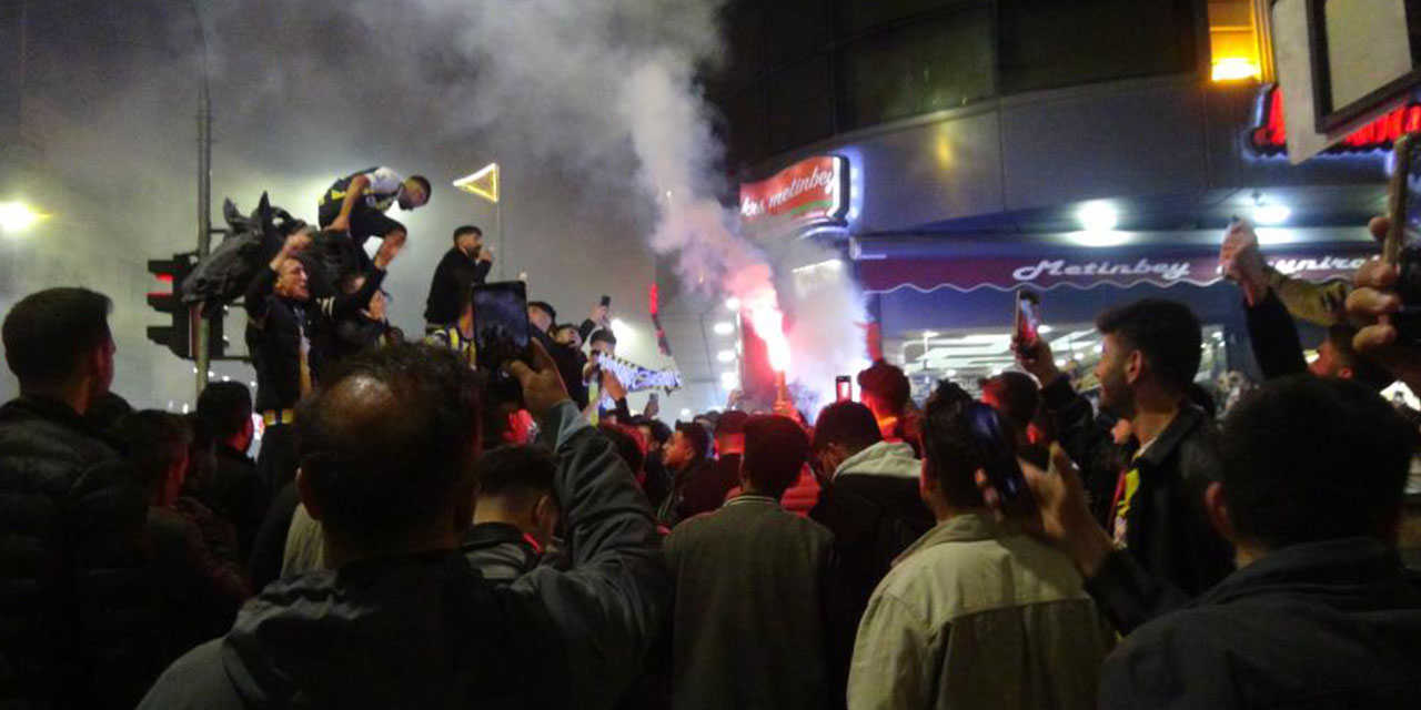 Kars’ta Fenerbahçeliler Sokaklara Döküldü