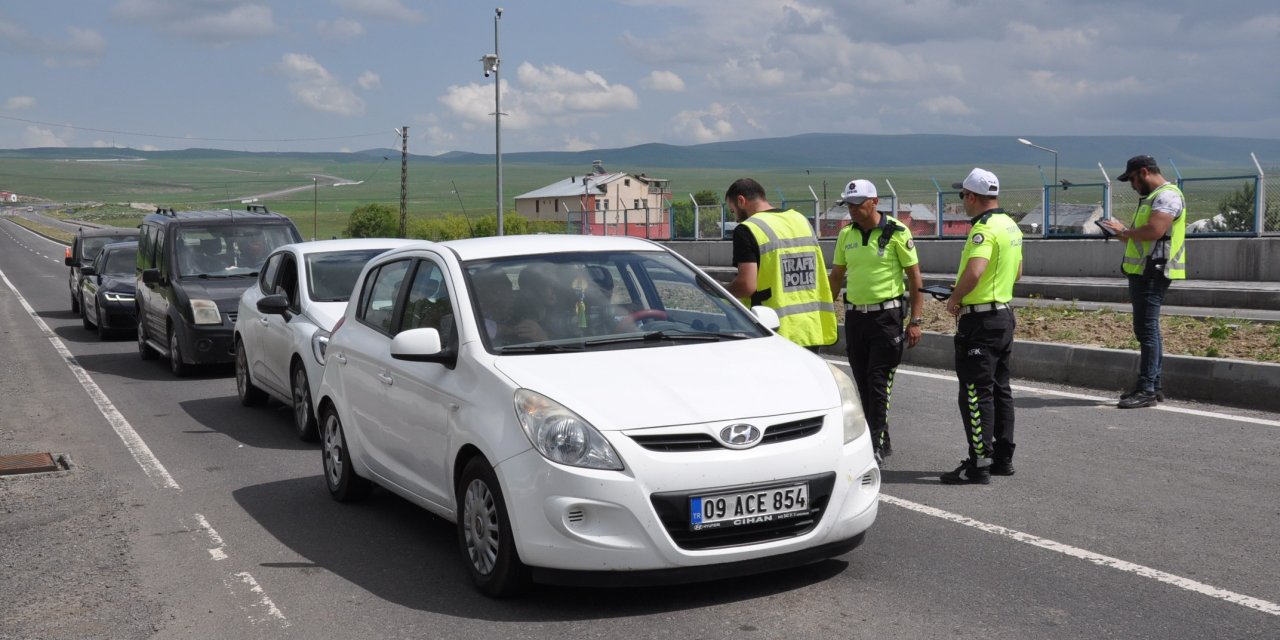 Kars’ta güvenlik ve trafik uygulamaları sürüyor