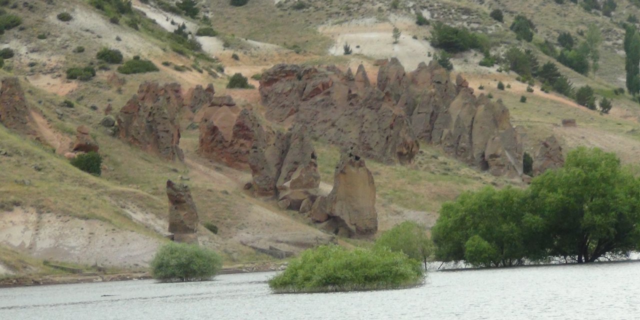 Kars'ın 'peri bacaları' görenleri hayran bırakıyor