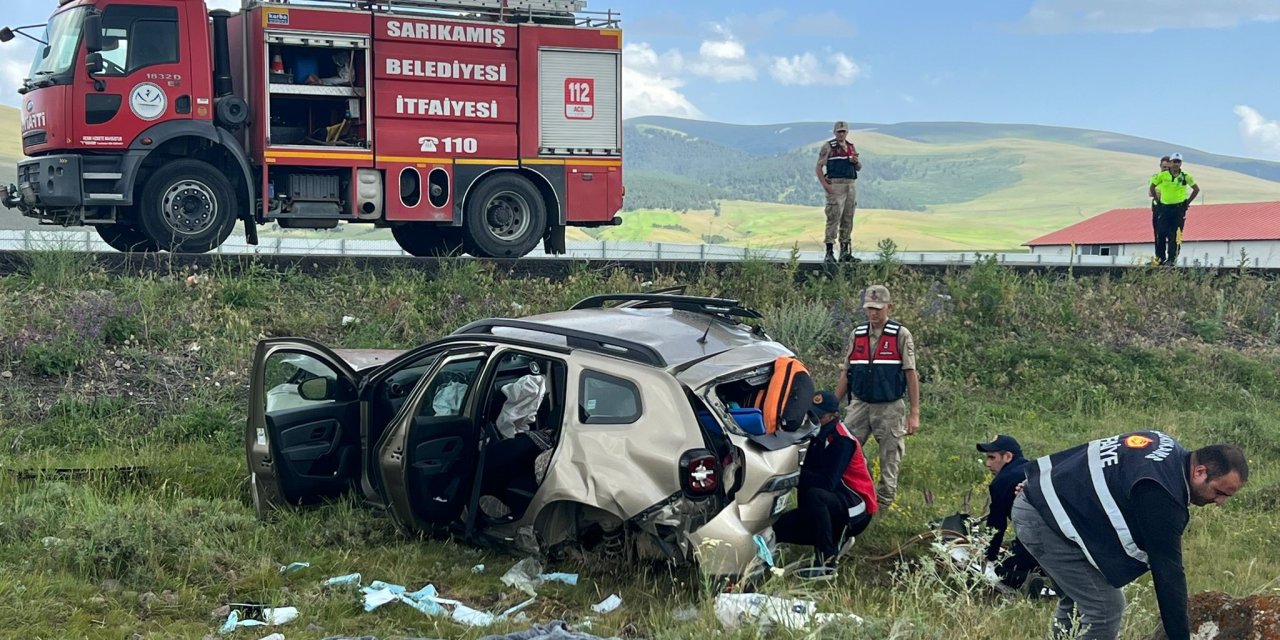Sarıkamış'ta trafik kazası: 3 yaralı