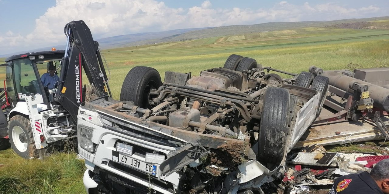 Kars’ta tırda sıkışan sürücüyü AFAD kurtardı